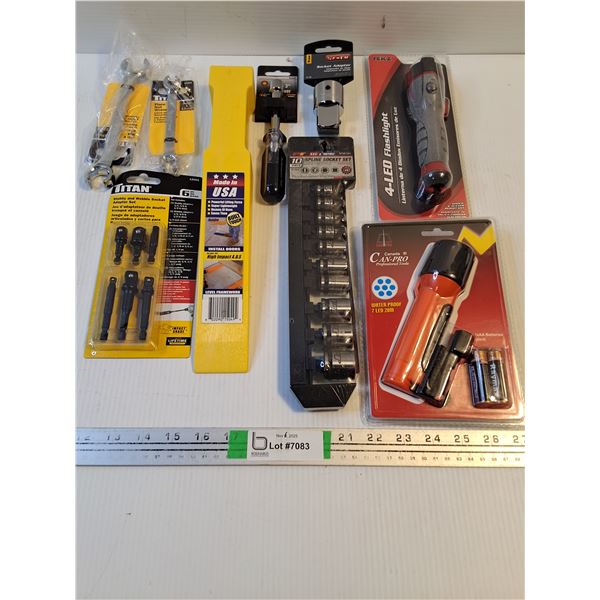 (2) Flashlights,(2) Wrenches,Socket Set,Adapter,Jumbo Wedge,Nut Driver,Adapter Set