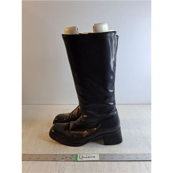 Ladies Size 9 Aquatherm 14" High Boots