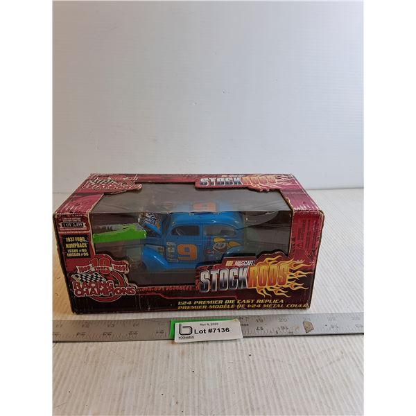 Nascar 1:24 Premier Die Cast Replica Car In Box