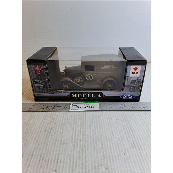 Canadian Tire - 1928 Ford Model A Replica  1:24 scale