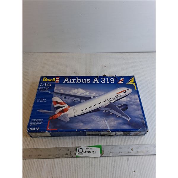 Revell Airbus A 319 - Plastic Model Building Kit 1:144 Scale