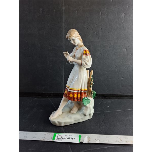Vintage Porcelain Figurine Of Young Ukrainian Girl 11.5" Tall