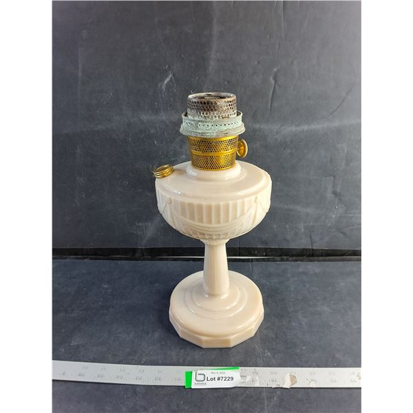 Aladdin Lincoln Drape Oil Lamp - 13" Tall