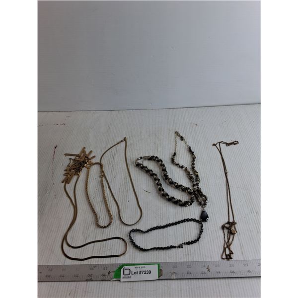 (8) Assorted Costume Jewelry Necklaces