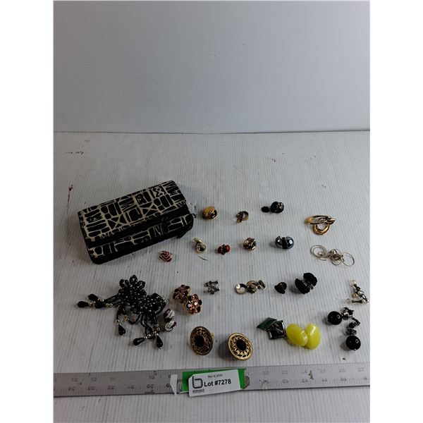 Ladies Wallet/ (22) Pairs Vintage Clip On Earrings