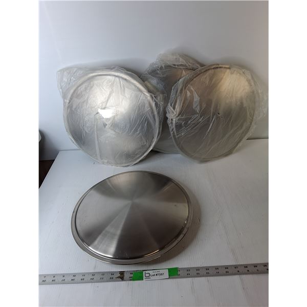 (4) 15.5" Hubcaps, Appear New. Pickup Preferred