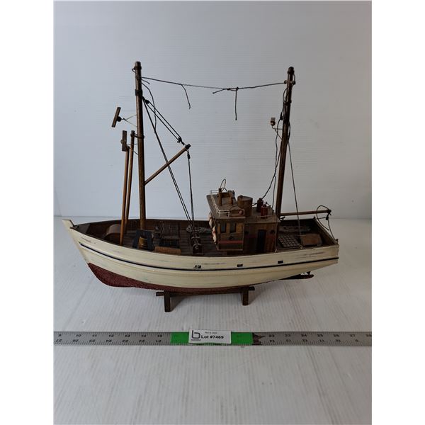 Wooden Model Boat 18" x 16", Cannot Ship