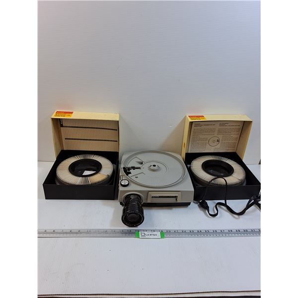 Kodak Slide Projector & (2) Carousels - Powers On, As Is