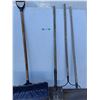 Image 1 : **Outdoor Garden Tools - Snow Shovel, Rake,Shovel -Up To 35" Cannot Ship