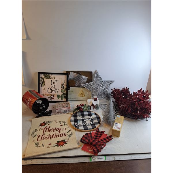 Christmas Decorating Assortment/ Dominoes Game