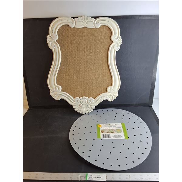 Plastic Wreath Board 15"/ White Frame 21" x 17"