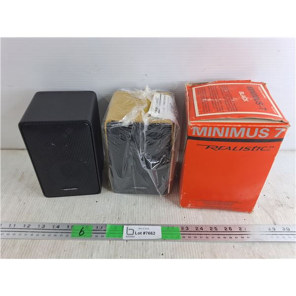 Realistic Minimus 7 Speakers - As Is, 7" x 4" x 4"