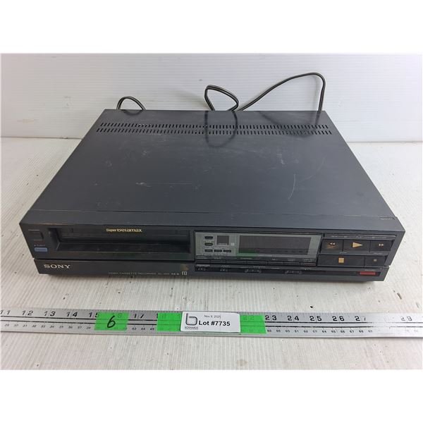 Sony Video Cassette Recorder SL300 - Powers On, As Is, 17" x 14"  x 4"