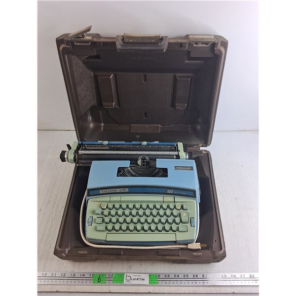 Vintage Coronet Smith Corona Electirc Typewriter - Powers On, As Is, Cannot Ship