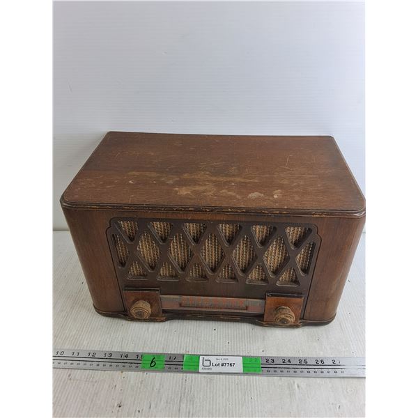 Antique Arcadia Radio - As Is, 17" x 9"  x 9"