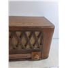 Image 3 : Antique Arcadia Radio - As Is, 17" x 9"  x 9"