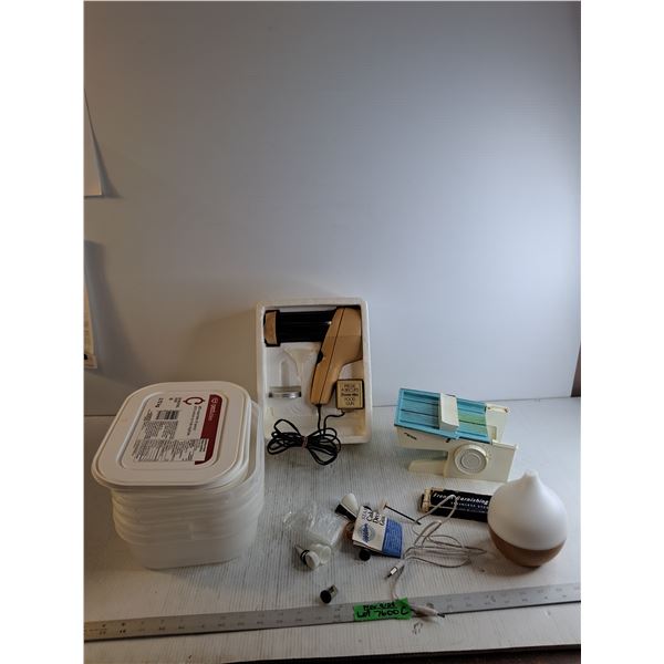 Proctor Silex Electric Food Gun (Powers On)/ Diffuser/ Cake Decorating Tips/ Misc.