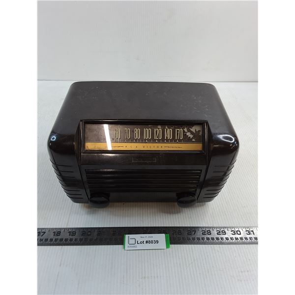 Vintage RCA Victor Tube Radio - Untested, As is