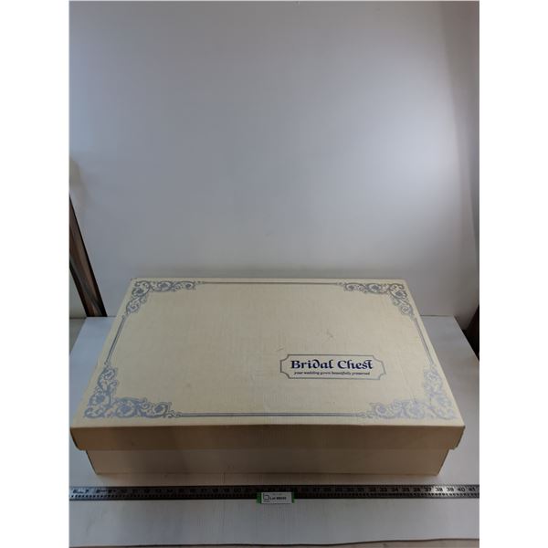 Bridal Chest Size 6-8 Wedding Dress w/Veil - Pickup Preferred