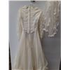 Image 6 : Bridal Chest Size 6-8 Wedding Dress w/Veil - Pickup Preferred