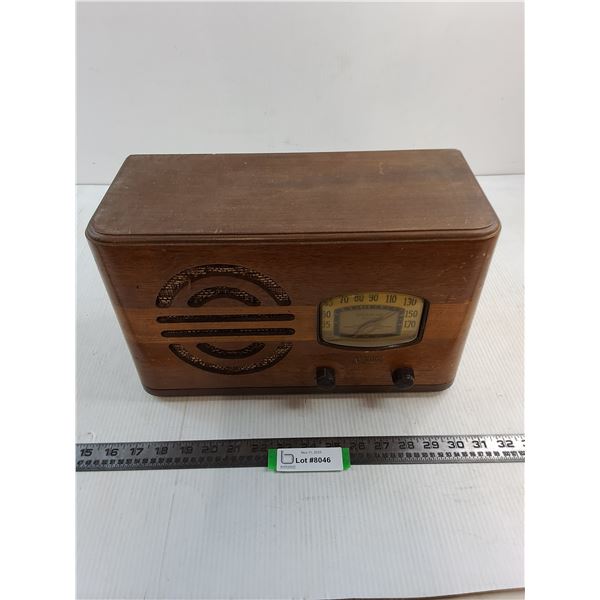 Vintage Arcadia MacLeod's Tube Radio 14x7x9" - Untested, As is