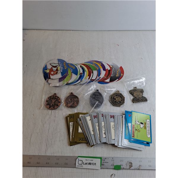 (30) Collectable Pokemon Discs/ Medals/ Peanuts Collectable Cards