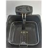 Image 2 : Electric Deep Fryer With Basket  12" x 11" x 6" (Powers On)