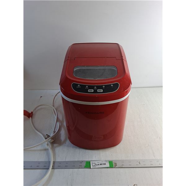 Frigidaire Ice Maker (Powers On)
