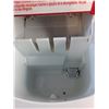 Image 4 : Frigidaire Ice Maker (Powers On)