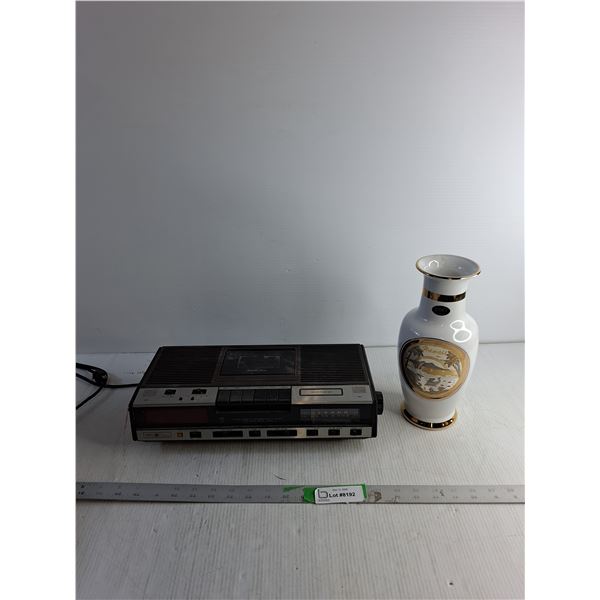 Sears - Cassette Player/ Radio/ Alarm Clock (Powers On)/ Chokin Flower Vase 11"