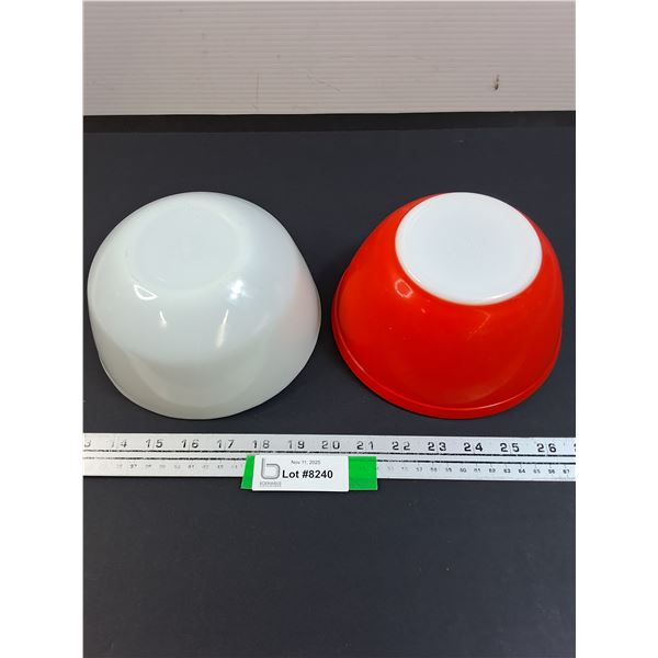 (2) Vintage Mixing Bowls (1.5qt): Anchor Hocking & PYREX