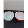 Image 5 : (2) Vintage Mixing Bowls (1.5qt): Anchor Hocking & PYREX