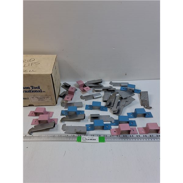 Box of 3" Slat Wall/Grid Wall Display Hooks