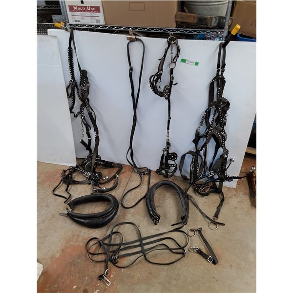 *Double Pony Harness with Yokes, Bridle, Reins, Tote 32" x 18" x 13"