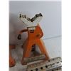 Image 3 : (2) Jack Stands, 1000W Bucket Heater
