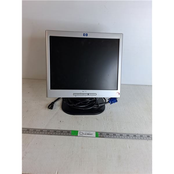HP Desktop Monitor 1502 13"x11" (powers on)
