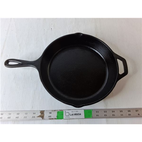 Lodge Cast Iron Skillet 16.25" Long