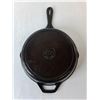 Image 2 : Lodge Cast Iron Skillet 16.25" Long