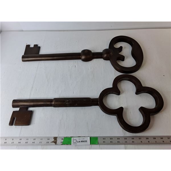 (2) Metal Key Decorations 24", Cannot Ship