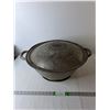 Image 1 : Metal Bread Pan & Lid 19.25" Diameter, Pickup Preferred