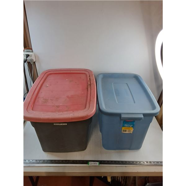 (2) Plastic Storage Bins w/Lids (GSC 25x18x16", Rubbermaid 20x13x16" - Cracked) - Pickup Only