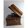 Image 4 : Edison Amberola Phonograph 16" x 12.5" x 13" - PICK UP