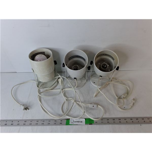 (3) Potlights, One Bulb- All Power On
