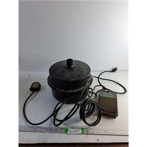 .Vaccum Pump  (Powers On)