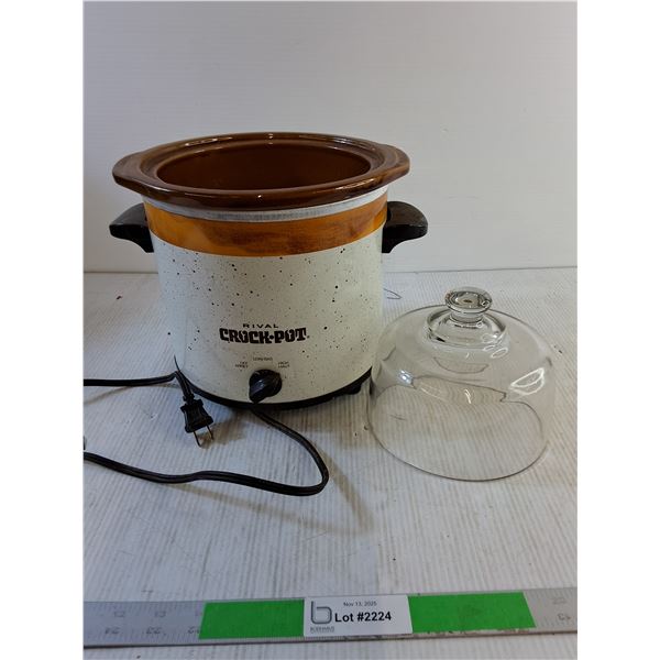Rival Crock-Pot  - Missing Lid, Powers On. Misc Glass Cover - PICK UP ONLY