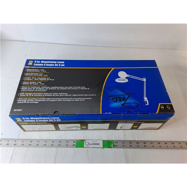 Power Fist 5 Inch Magnifying Lamp- Powers On,  Missing Clamp