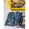 Image 2 : Work Gloves, Ratchet Strap, Luggage Tag, Measuring Tape, Twisted Rope, Dry Wall Tools, Misc