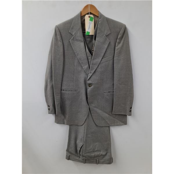 *Pure Virgin Wool Man's Suit - Jacket, Vest, Pants - Size M to L