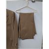 Image 3 : *Paula Conli Mens Suit - Jacket, Vest, Pants - Size 42 - 36, Tall Grande