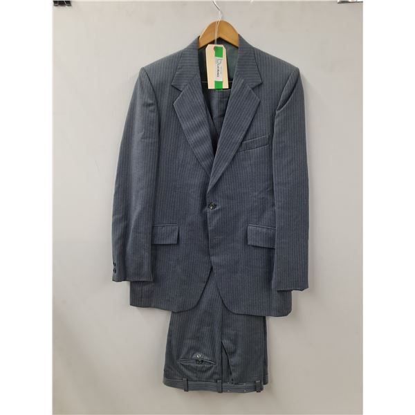 *Baycrest Pure Virgin Wool Mens Suit - Jacket, Vest, Pants - Size Approx L - XL